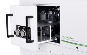 Versatile sample chamber of the FluoTime 300