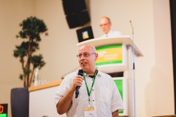 Jörg Enderlein chairing a session