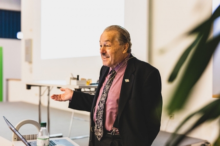 Prof. Joseph R. Lakowicz  holding his lecture at the Time-resolved Fluorescence Course in 2019
