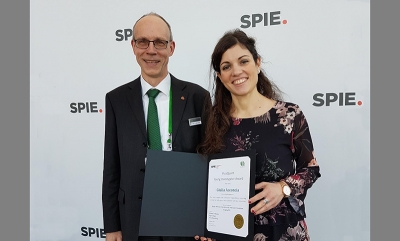 Giulia Acconcia - winner of the young investigator award at BIOS 2020 with PicoQuant's CEO Rainer Erdmann