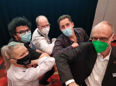 Luis Morales (Max Planck Institute for the Science of Light, Germany) and Abderrahim Boualam (Imperial College London, UK), winners of PicoQuant's young investigator award at BIOS 2022 with the session chairs