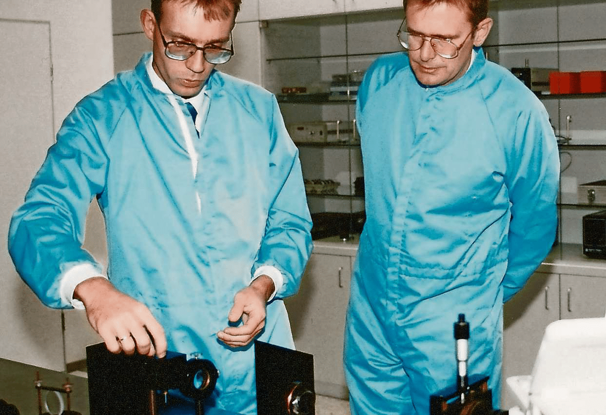 PicoQuant is founded, producing picosecond pulsed diode lasers.