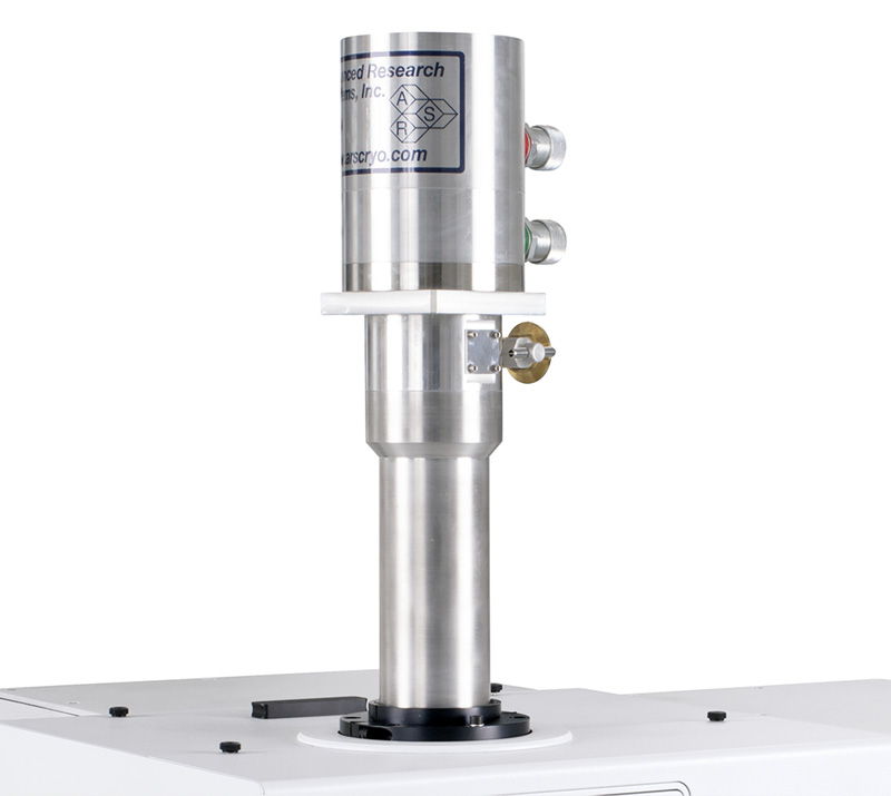 Closed-cycle helium cryostat for low-temperature photoluminescence measurements