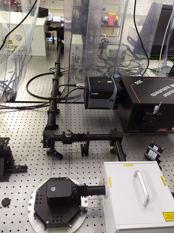 MicroTime 200 configuration integrated with an Attocube cryostat and four-channel SPAD detection for time-resolved single-molecule spectroscopy under cryogenic conditions.