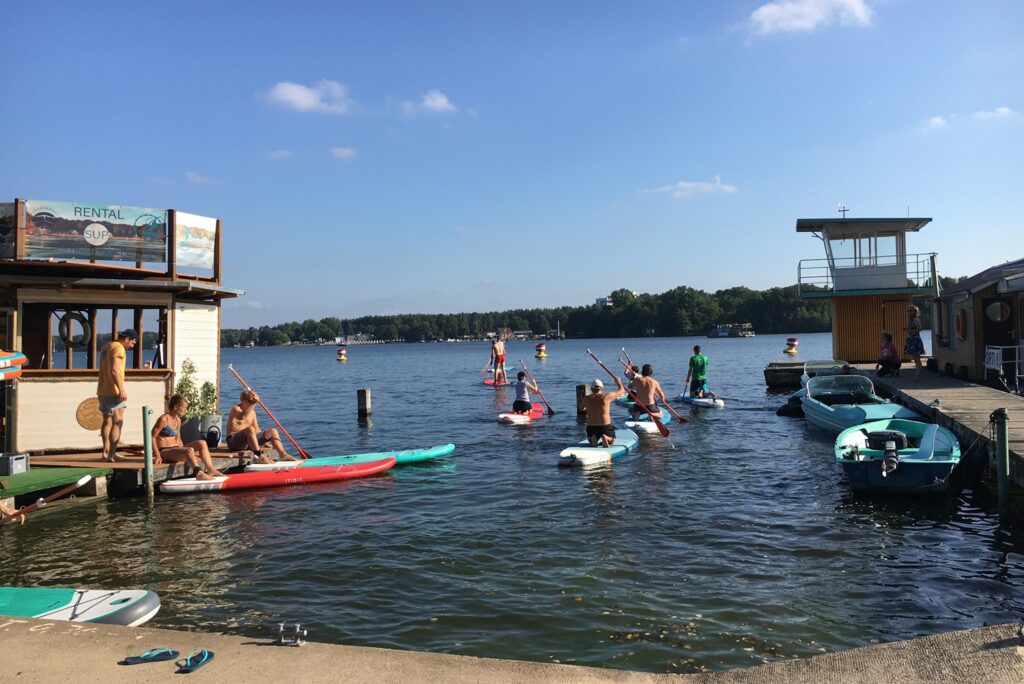 Stand-up Paddeln am Fluss